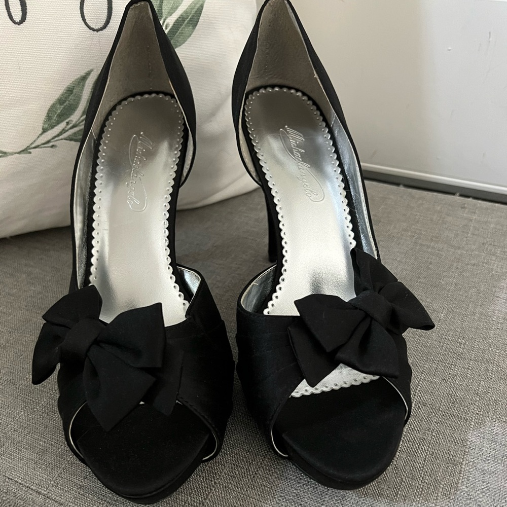 Michaelangelo  black heels size 9.5